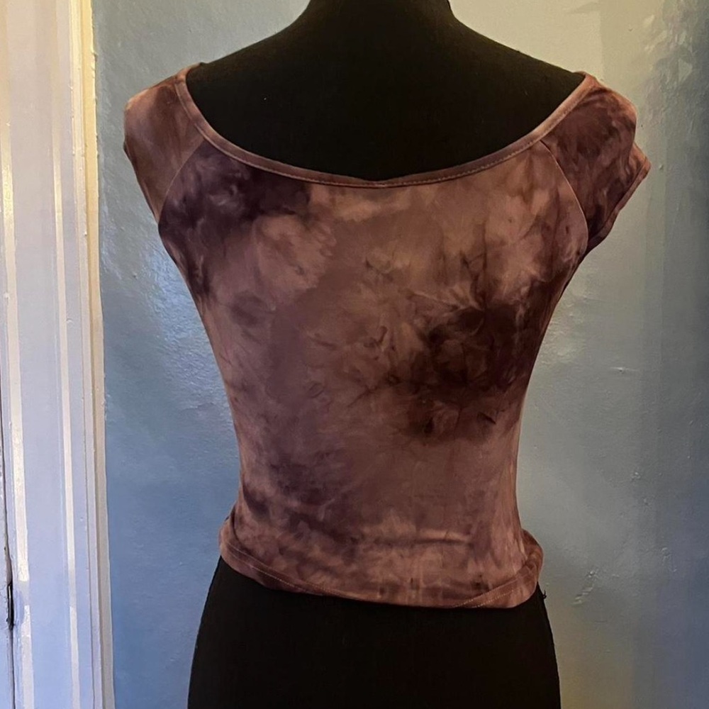 Elegant Purple Women's Top with Gold Accent - Picture 2 of 3